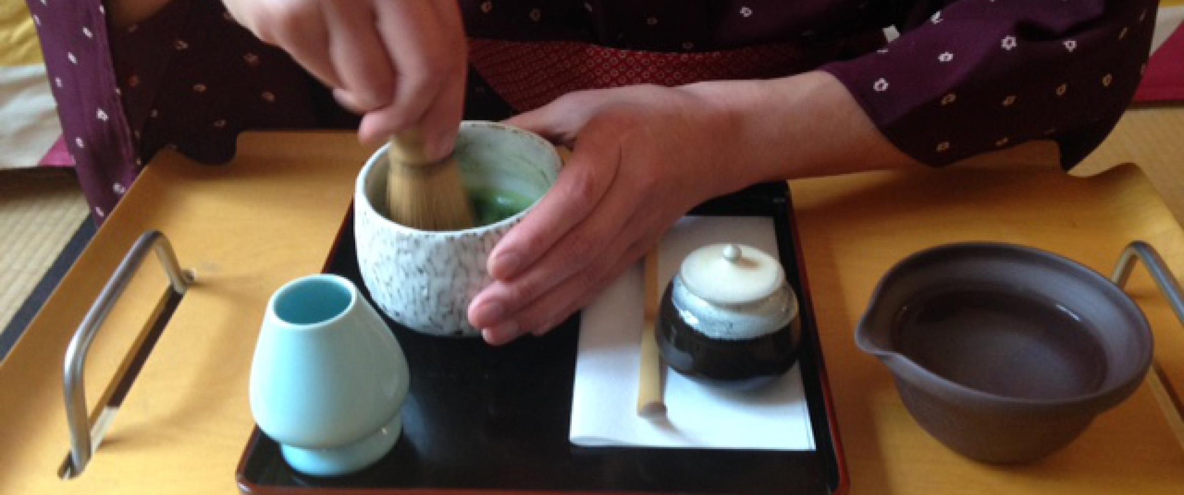 Préparation d'un thé vert japonais Matcha : Chawan, Chasen
